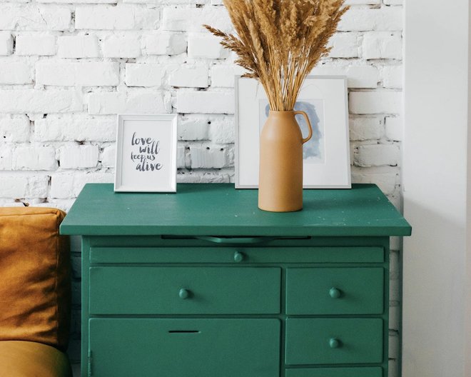 Drawers with a pic and Flower-Pot